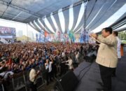 Kado Istimewa May Day! Prabowo Teken Aturan Lindungi Buruh dari PHK & Atur Ojol