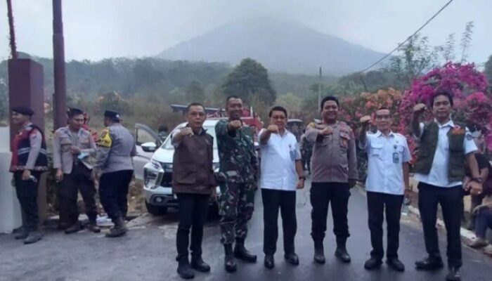 Gubernur Yulius Kerahkan Satgas Provinsi, Karhutla 200 Hektare di Kaki Gunung Lokon Dipadamkan